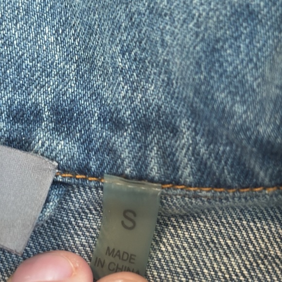 Bagatelle Collection Embroidered Floral Butterfly Bee Trucker Denim Jack… - Picture 10 of 15